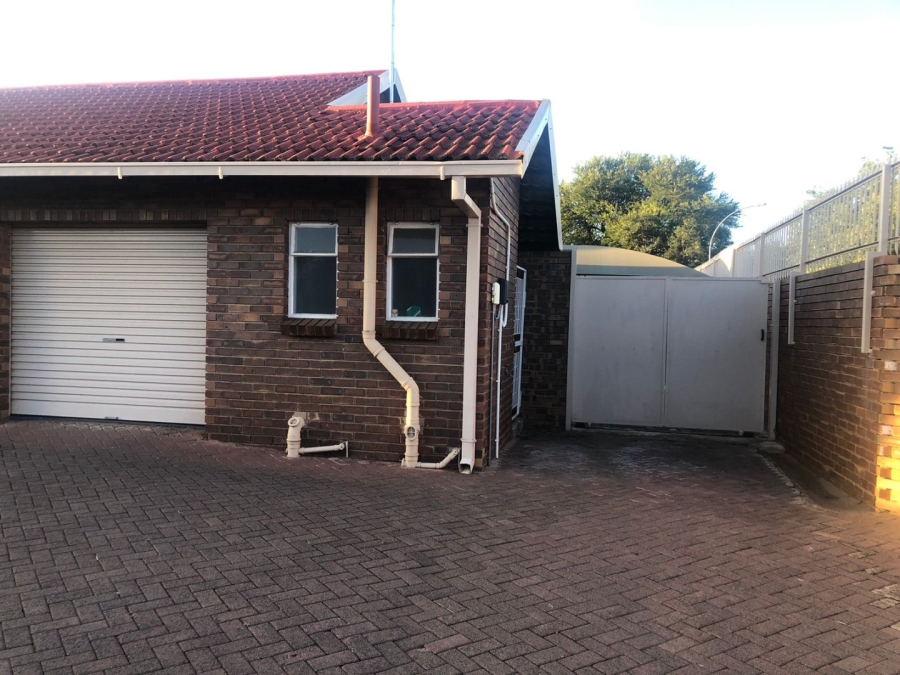 To Let 3 Bedroom Property for Rent in Pellissier Free State